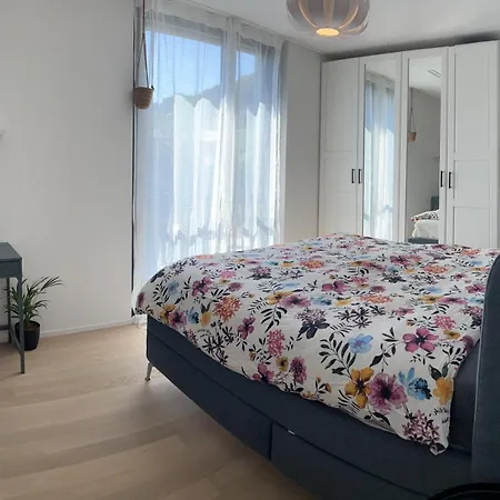 Apartment Luxury 2br, 2 Bath, Spacious Living With Open Kitchen, River View, Ideal For Long Stays, Parking, 10 Min To Center *