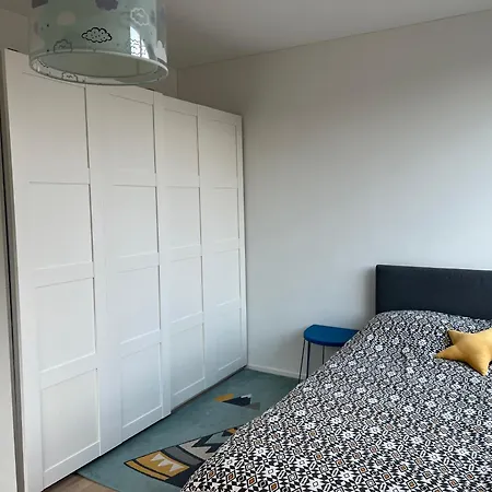 Luxury 2br, 2 Bath, Spacious Living With Open Kitchen, River View, Ideal For Long Stays, Parking, 10 Min To Center