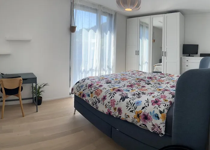 Apartment Luxury 2br, 2 Bath, Spacious Living With Open Kitchen, River View, Ideal For Long Stays, Parking, 10 Min To Center *