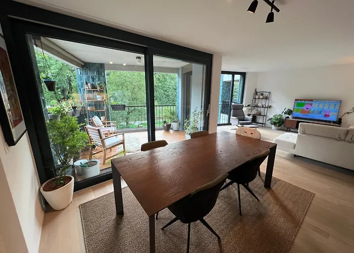 Luxury 2br, 2 Bath, Spacious Living With Open Kitchen, River View, Ideal For Long Stays, Parking, 10 Min To Center *