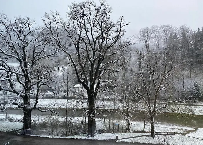 Apartment Luxury 2br, 2 Bath, Spacious Living With Open Kitchen, River View, Ideal For Long Stays, Parking, 10 Min To Center