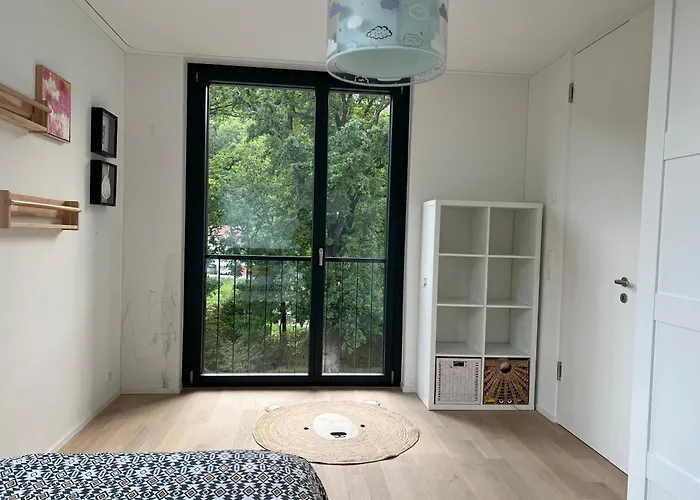 Luxury 2br, 2 Bath, Spacious Living With Open Kitchen, River View, Ideal For Long Stays, Parking, 10 Min To Center Apartment