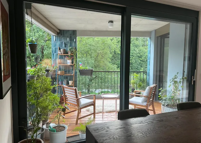 Apartment Luxury 2br, 2 Bath, Spacious Living With Open Kitchen, River View, Ideal For Long Stays, Parking, 10 Min To Center