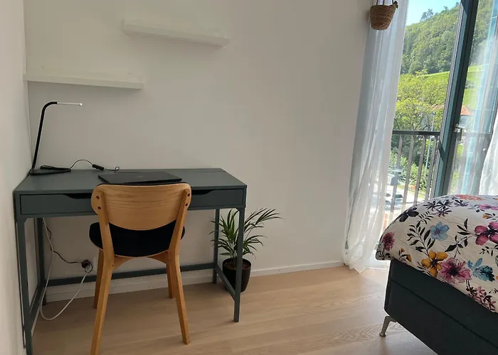 Luxury 2br, 2 Bath, Spacious Living With Open Kitchen, River View, Ideal For Long Stays, Parking, 10 Min To Center *