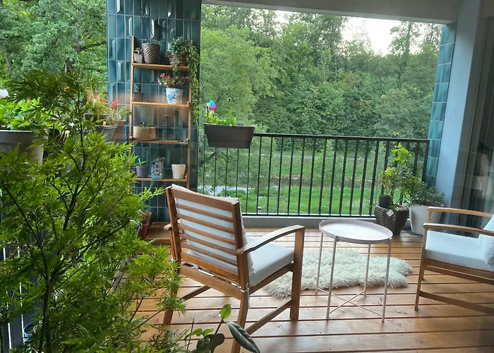 Apartment Luxury 2br, 2 Bath, Spacious Living With Open Kitchen, River View, Ideal For Long Stays, Parking, 10 Min To Center *