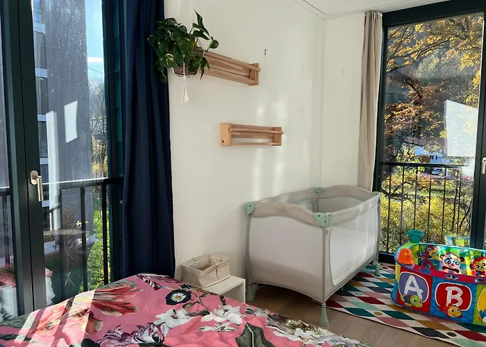 Apartment Luxury 2br, 2 Bath, Spacious Living With Open Kitchen, River View, Ideal For Long Stays, Parking, 10 Min To Center *