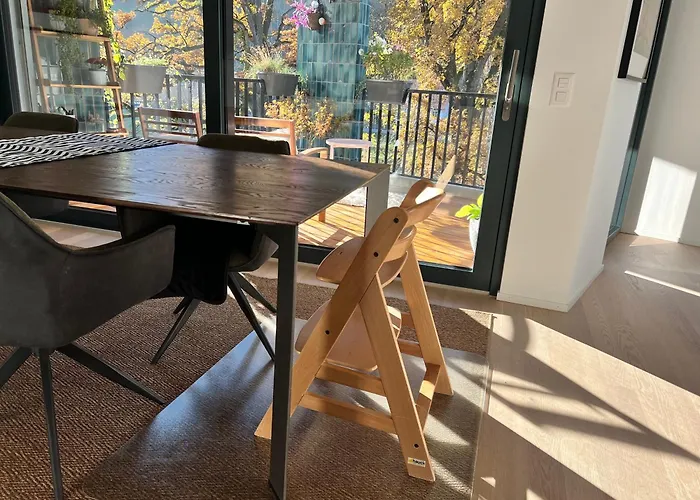 Apartment Luxury 2br, 2 Bath, Spacious Living With Open Kitchen, River View, Ideal For Long Stays, Parking, 10 Min To Center *