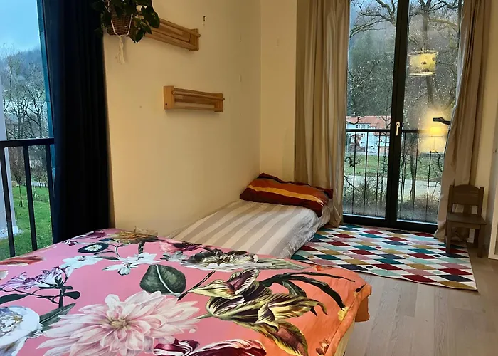 Luxury 2br, 2 Bath, Spacious Living With Open Kitchen, River View, Ideal For Long Stays, Parking, 10 Min To Center Apartment *