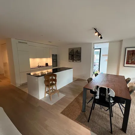 Luxury 2br, 2 Bath, Spacious Living With Open Kitchen, River View, Ideal For Long Stays, Parking, 10 Min To Center Appartamento *